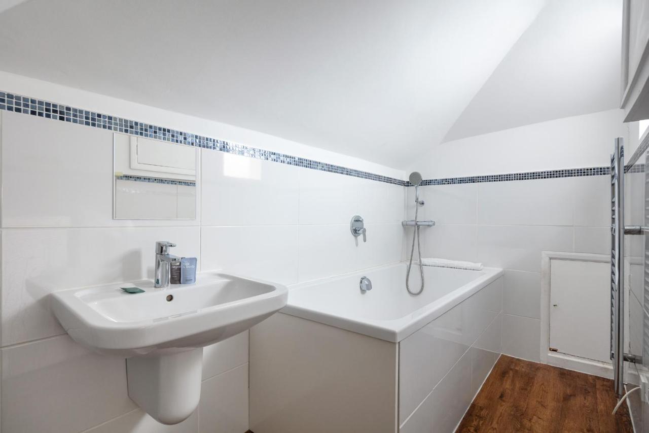 Castle Properties: The Duchess, 3 Bed Family Cottage Windsor Extérieur photo